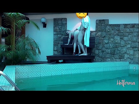 ❤️ Šef poziva sobaricu na bazen, ali nije mogao odoljeti vrućini ☑ Porno video kod nas ❌